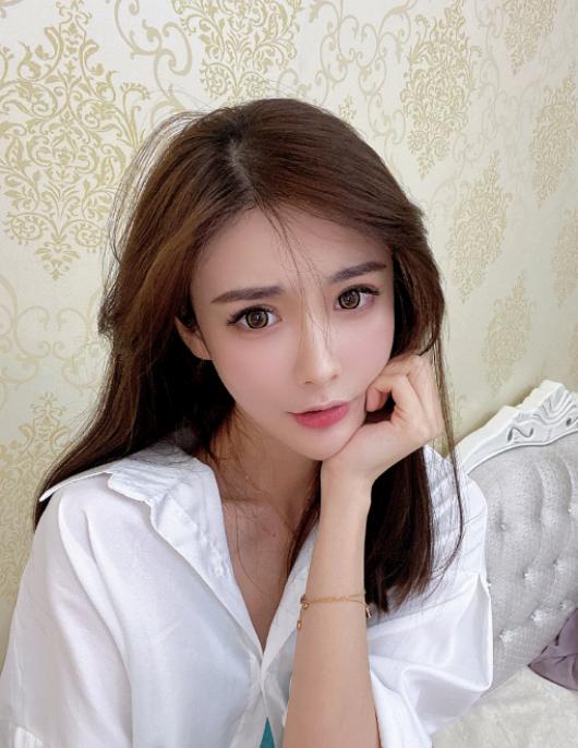 验证很走心的素颜女神媛媛洗鸡鸡